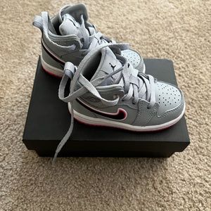 Jordan 1 mid